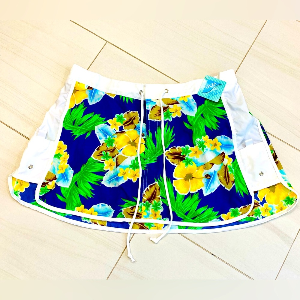 Super Cute !! Floral Skort . NWT!